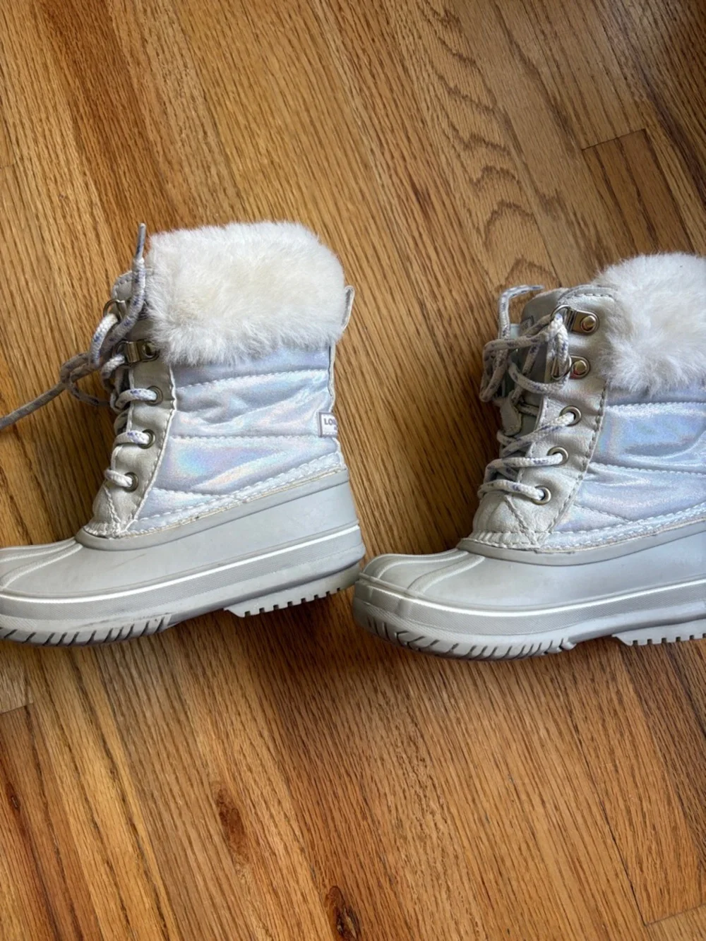 London Fog size 9 Kids Iridescent Silver-Gray Faux Fur Winter Boots